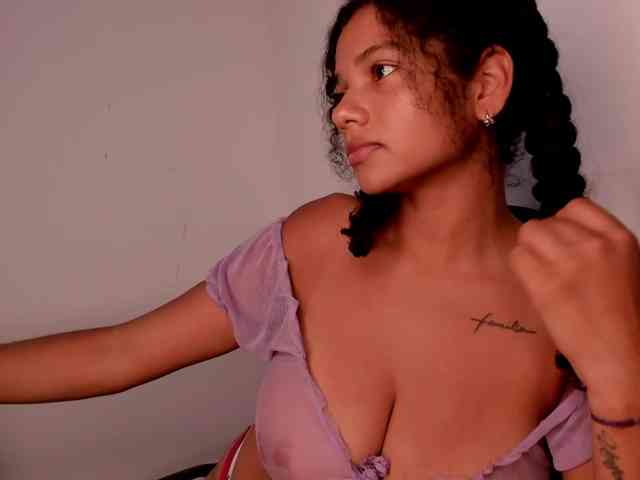 NinaCollinss webcam