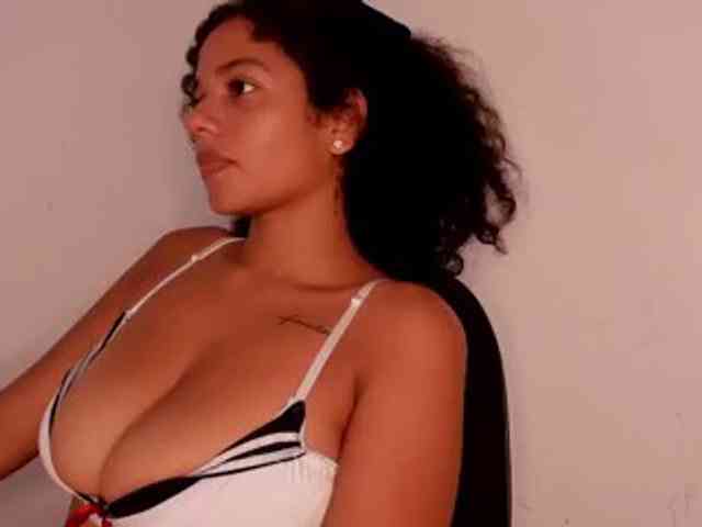 NinaCollinss webcam