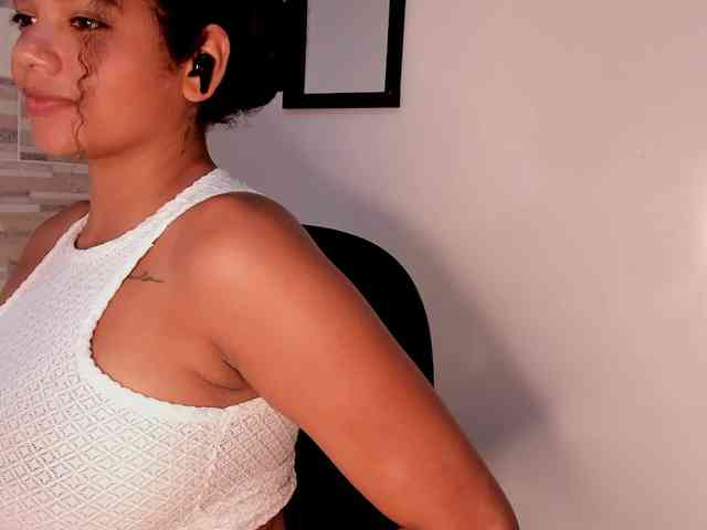 NinaCollinss webcam