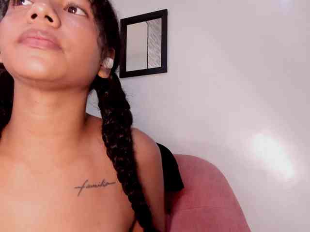 NinaCollinss webcam