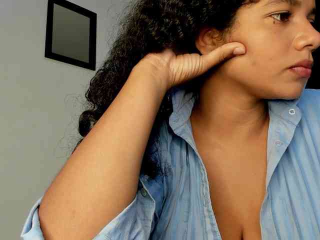 NinaCollinss webcam