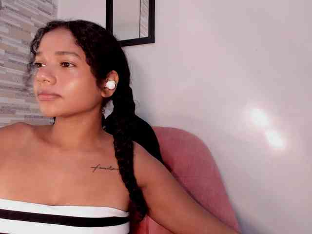 NinaCollinss webcam