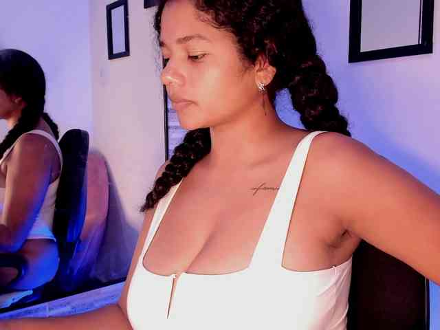 NinaCollinss webcam