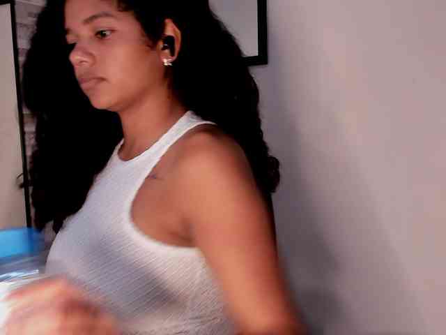 NinaCollinss webcam