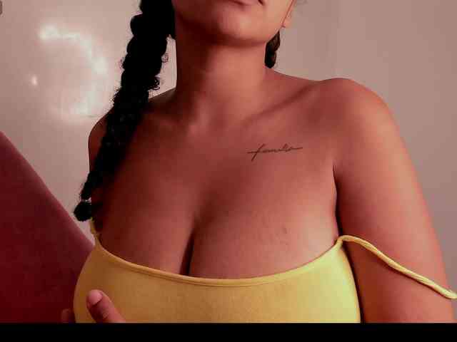 NinaCollinss webcam