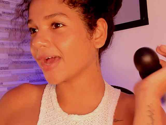 NinaCollinss webcam
