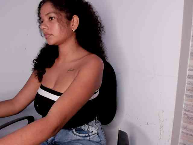 NinaCollinss webcam