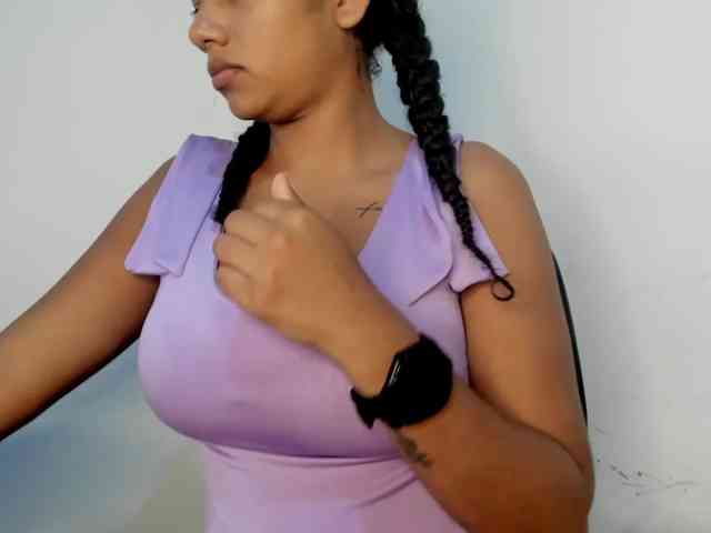 NinaCollinss webcam