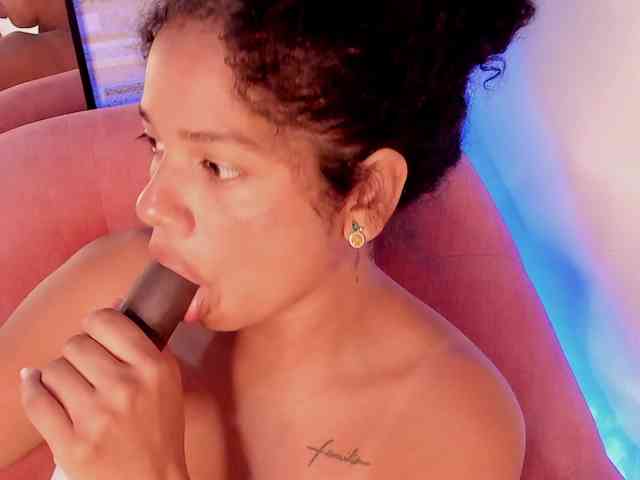 NinaCollinss webcam