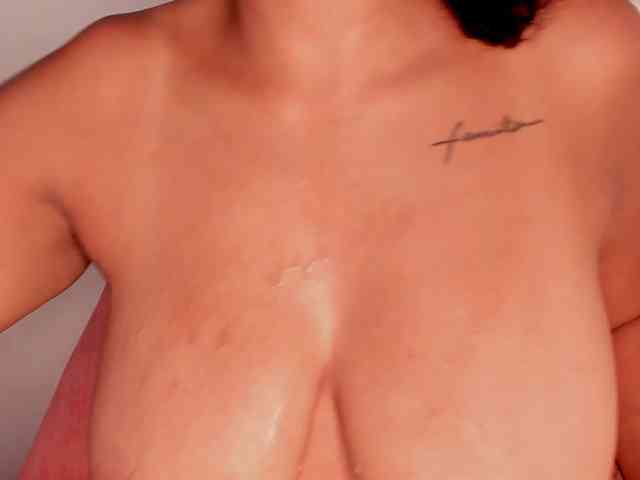 NinaCollinss webcam