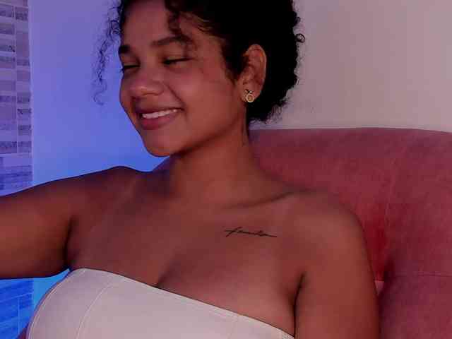 NinaCollinss webcam