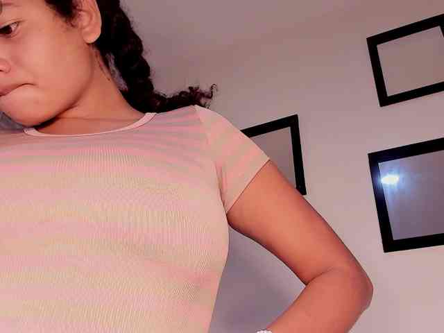 NinaCollinss webcam