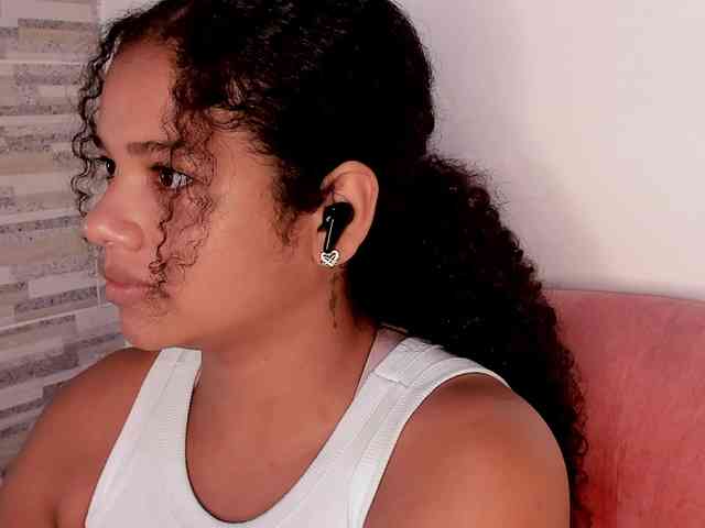 NinaCollinss webcam