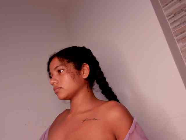 NinaCollinss webcam