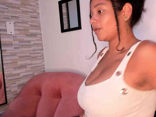 NinaCollinss webcam