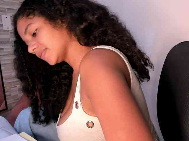 NinaCollinss webcam