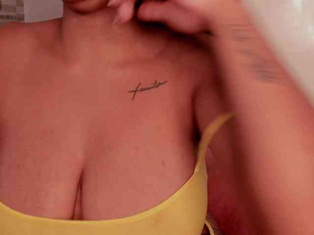 NinaCollinss webcam
