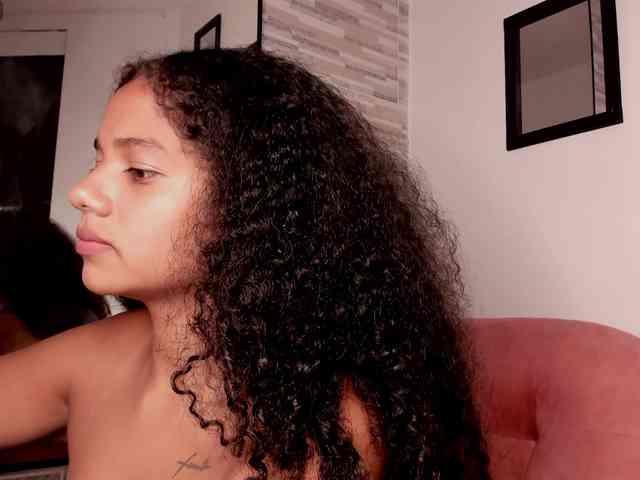 NinaCollinss webcam