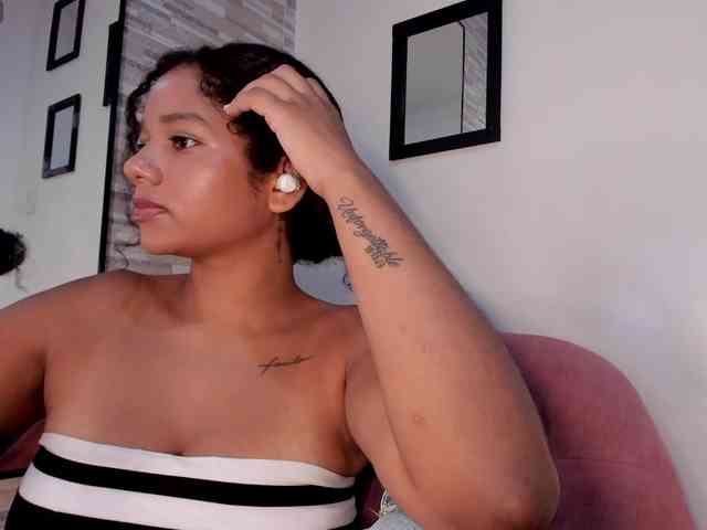 NinaCollinss webcam
