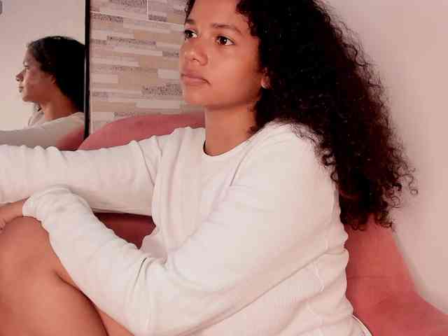 NinaCollinss webcam