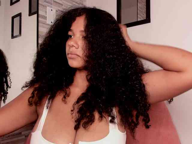NinaCollinss webcam