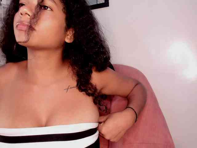 NinaCollinss webcam