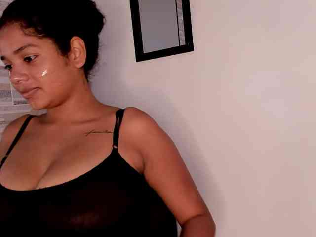 NinaCollinss webcam