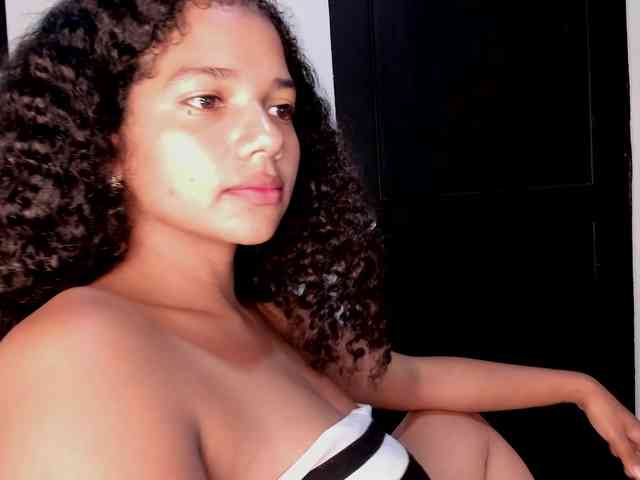 NinaCollinss webcam