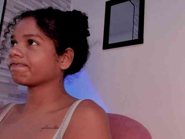 Modèle: NinaCollinss