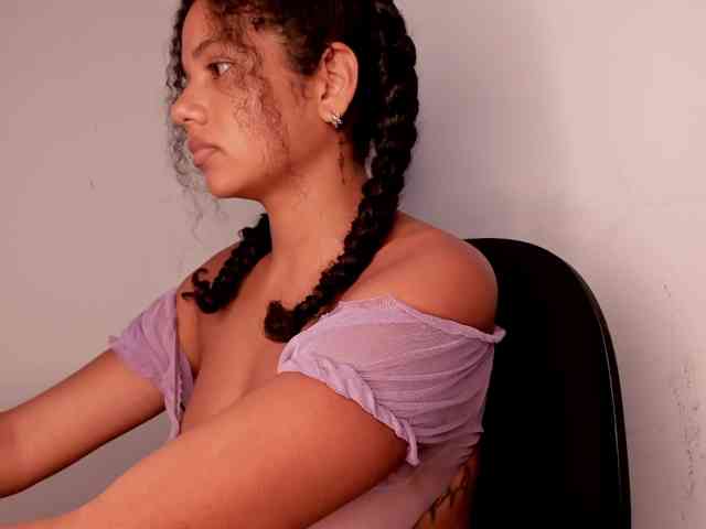 NinaCollinss webcam