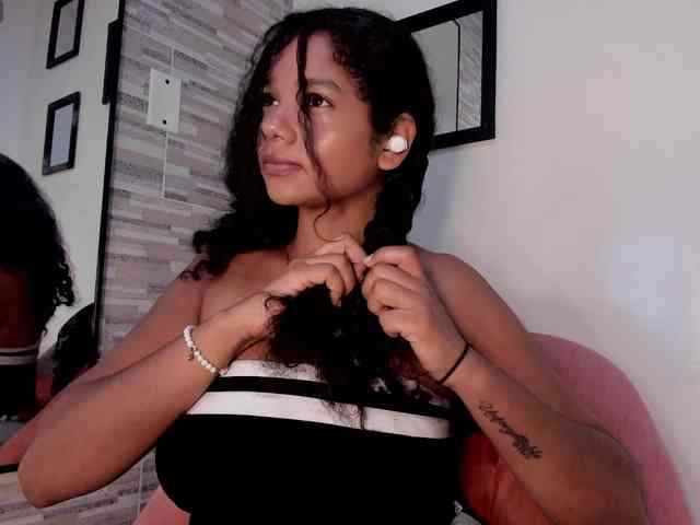 NinaCollinss webcam