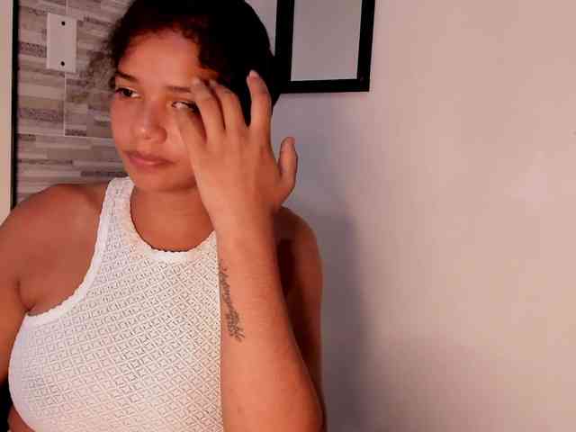 NinaCollinss webcam