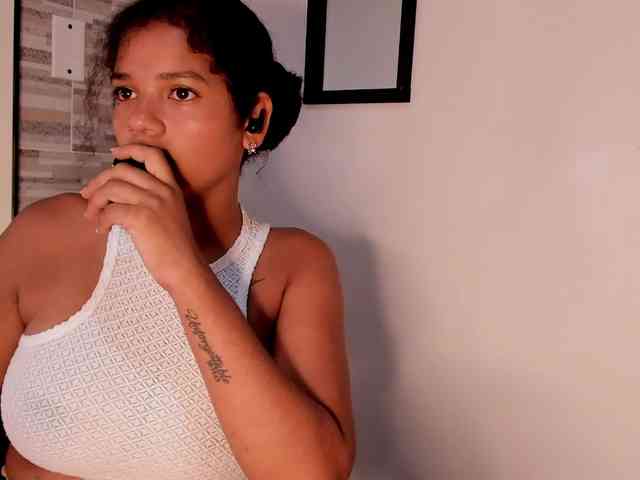 NinaCollinss webcam