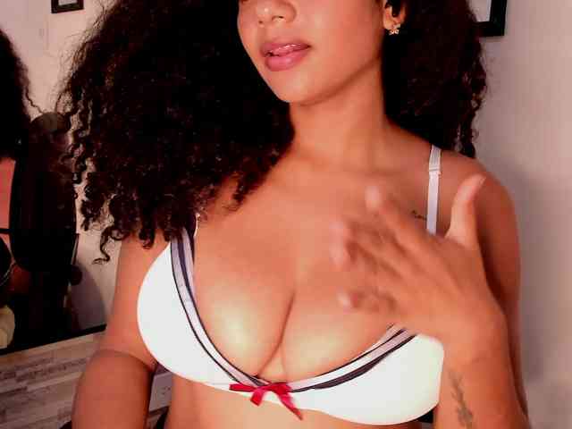 NinaCollinss webcam
