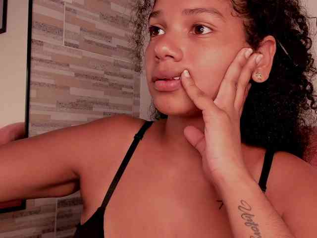 NinaCollinss webcam