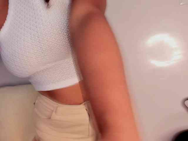 NinaCollinss webcam