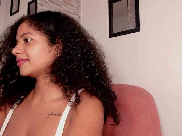 NinaCollinss webcam