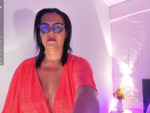 Emilly's BongaCams show and profile