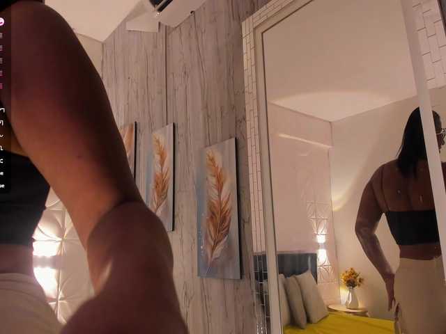 Emilly's BongaCams show and profile