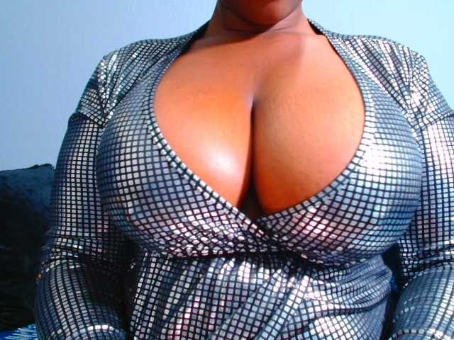 CURVEBABY live webcam show