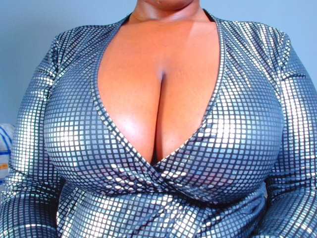 CURVEBABY live cam preview
