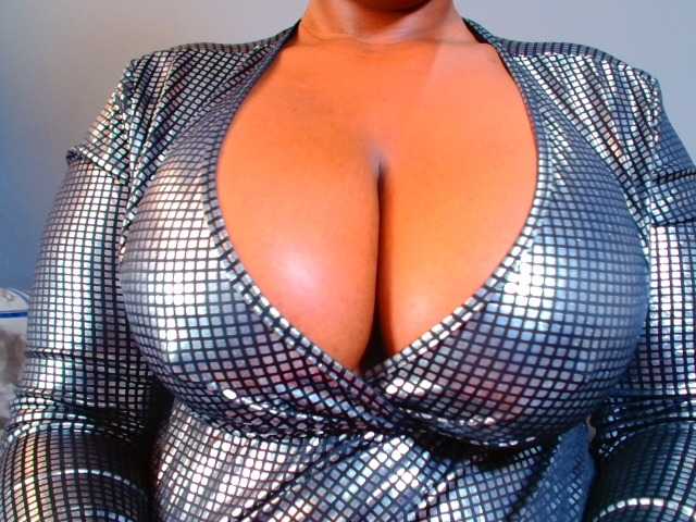 CURVEBABY live cam on BongaCams