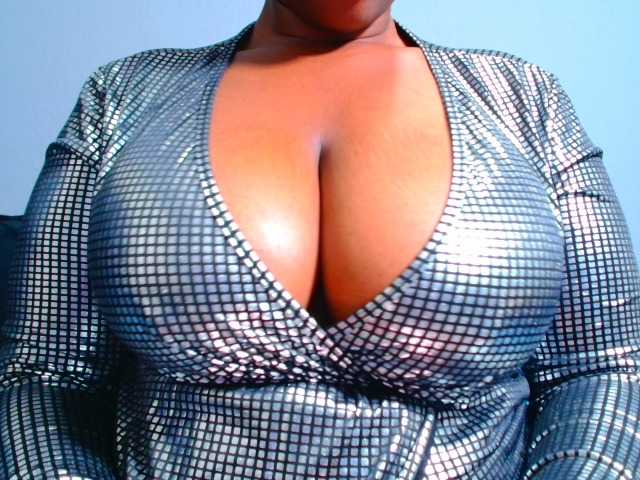 CURVEBABY live cam on BongaCams