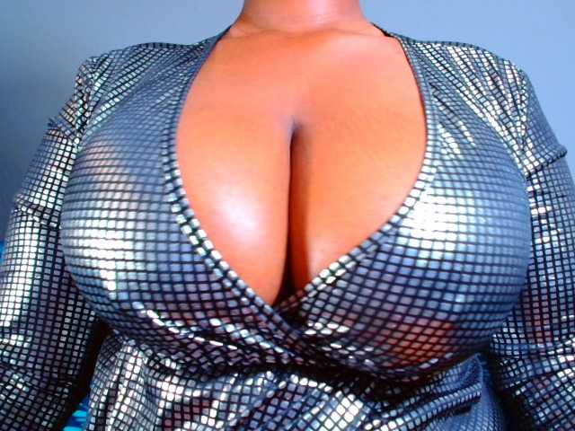 CURVEBABY live cam on BongaCams