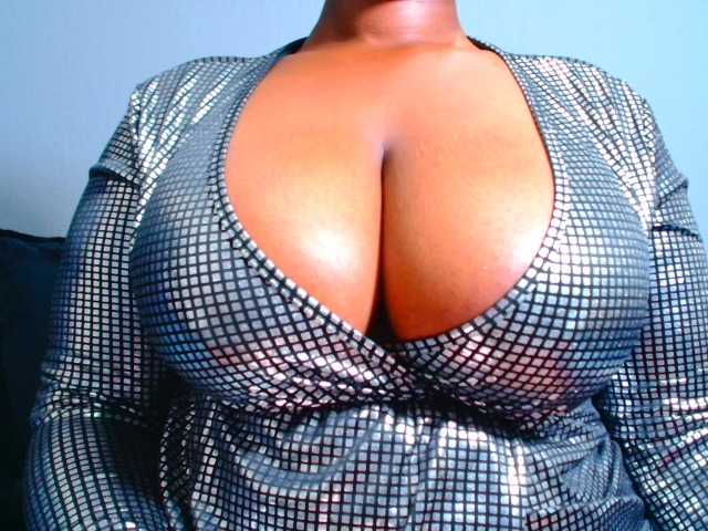 CURVEBABY live cam on BongaCams