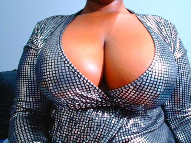 CURVEBABY live webcam show