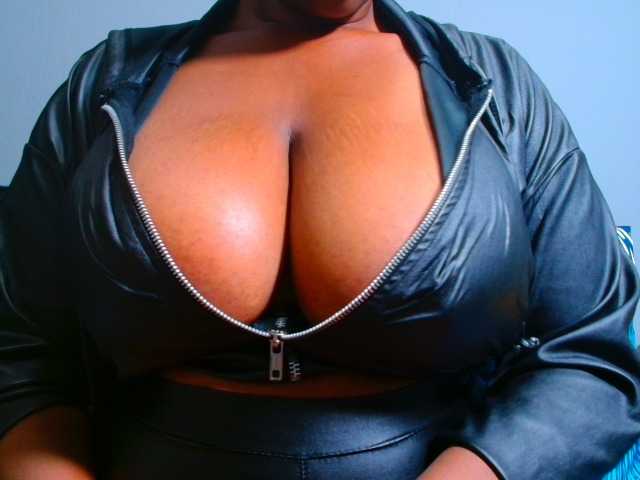 CURVEBABY live cam on BongaCams