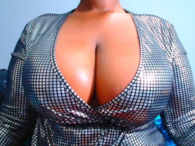CURVEBABY live webcam show