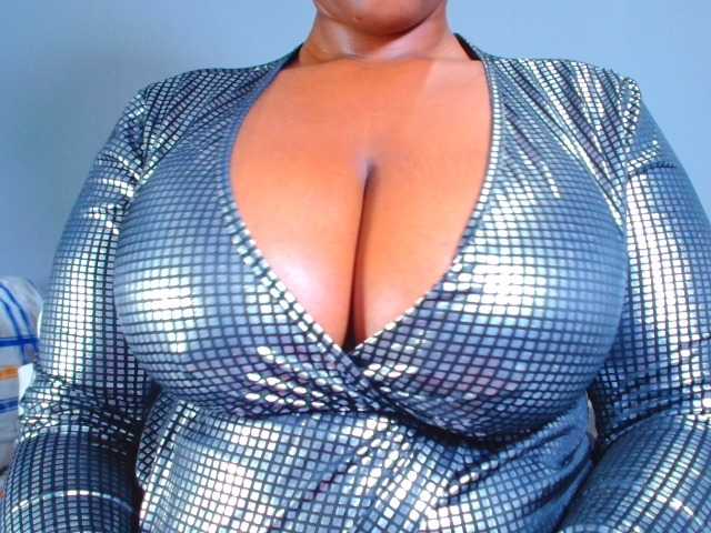 CURVEBABY live cam preview