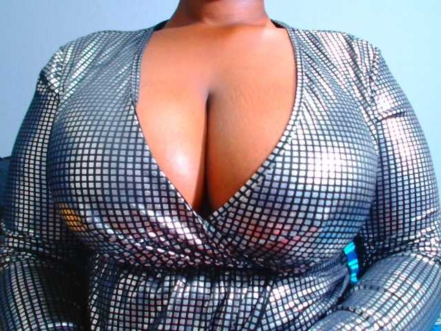 CURVEBABY live webcam show